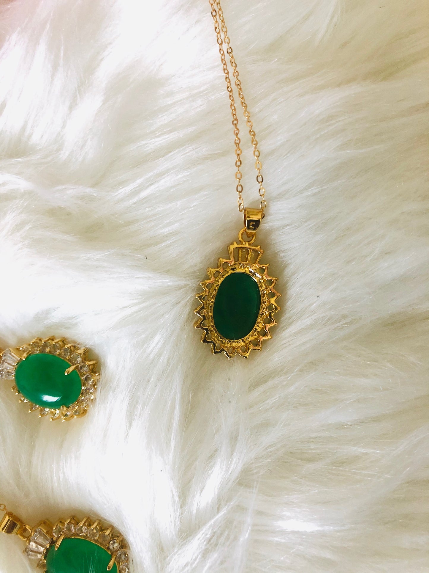Green Jade Gold Out Lined Crown Pendant